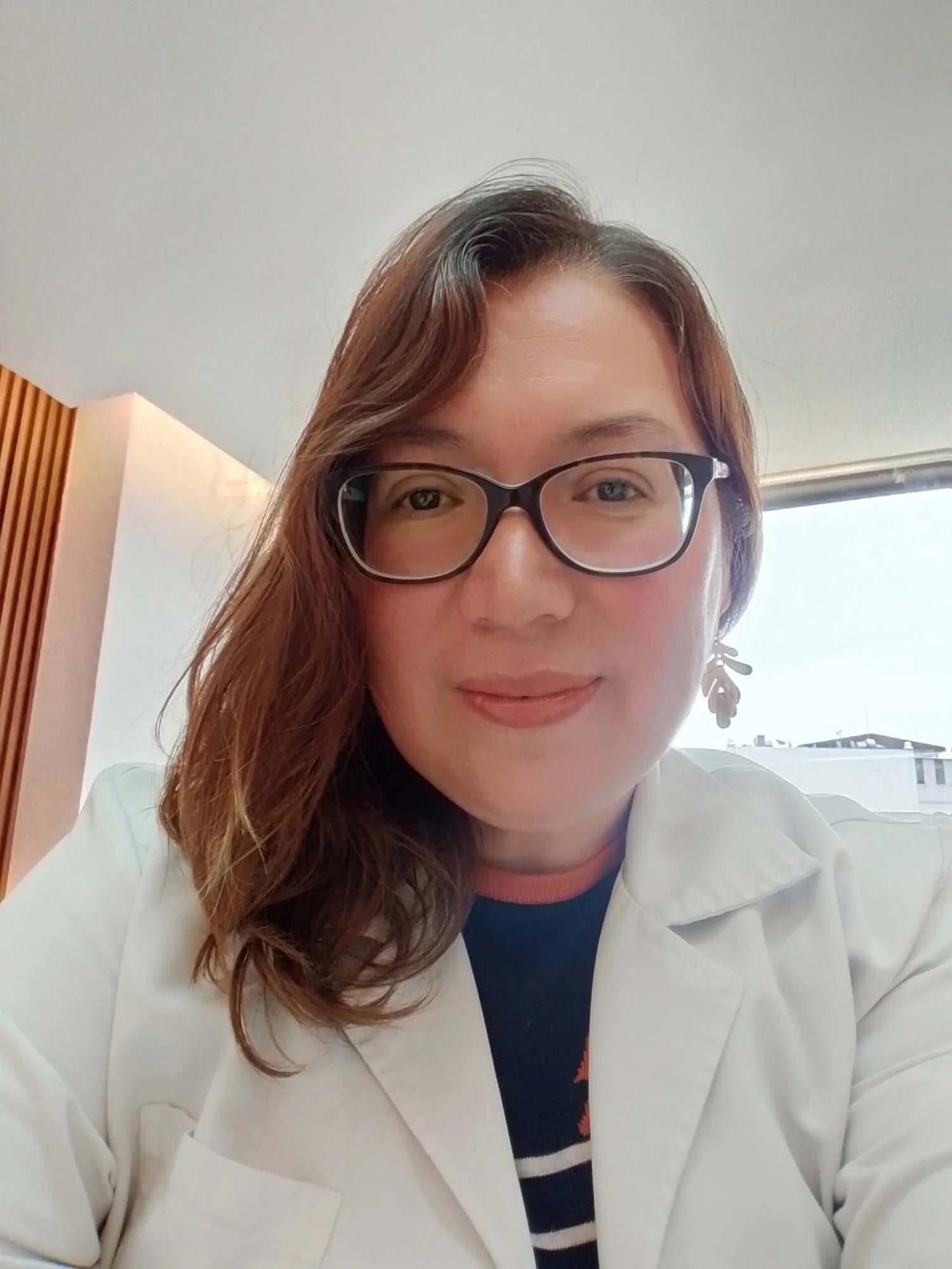 Dra. Liliana Pérez Loza en su consultorio